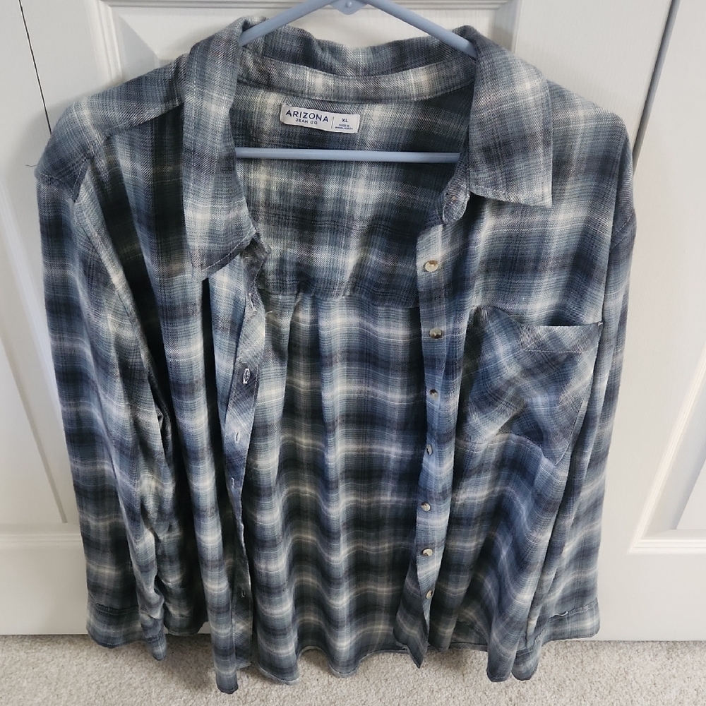 Arizona Jean Company Women's Gray and Blue Checkered Flannel Shirt